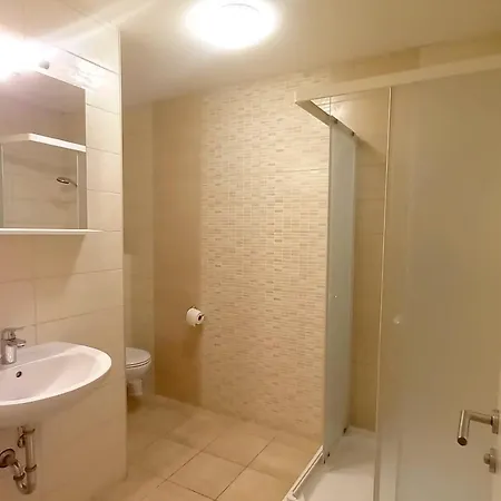 アパート メドゥリツ パレス ルーム ＆ *