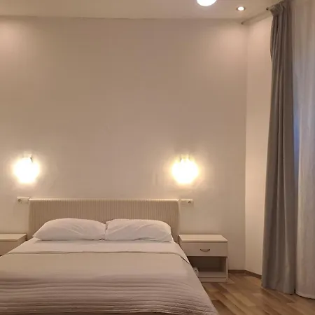 アパート メドゥリツ パレス ルーム ＆