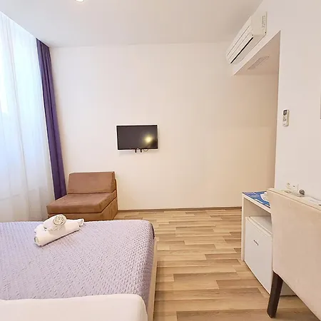 メドゥリツ パレス ルーム ＆ アパート *