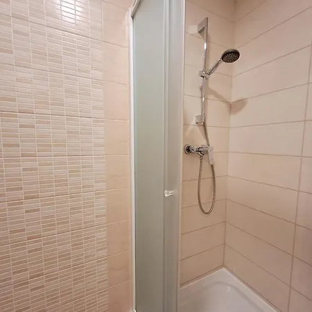 アパート メドゥリツ パレス ルーム ＆ シベニク