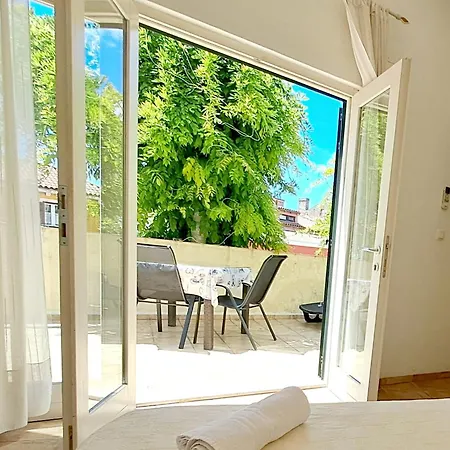 アパート メドゥリツ パレス ルーム ＆ シベニク