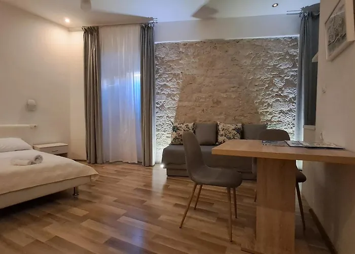 Medulić Palace Rooms&apartments * Szybenik