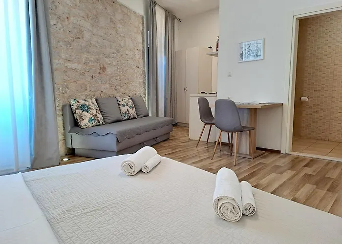 麦杜丽西宫客房与公寓酒店 * 希贝尼克